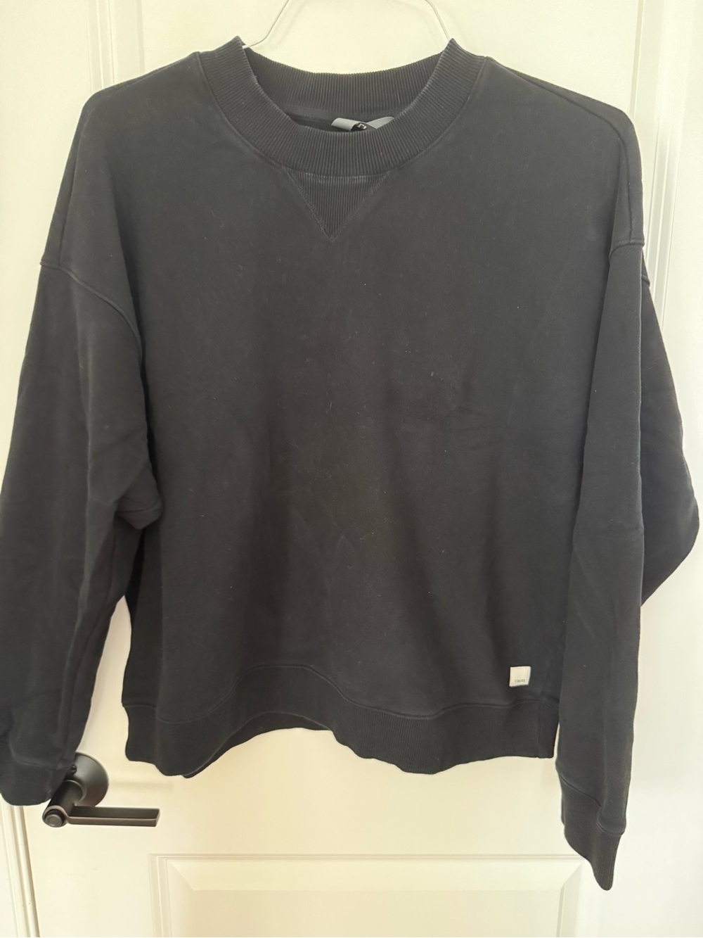 Vuori women’s Black Crewneck Sweatshirt